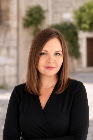 Náš tím Eva D 300x450 1