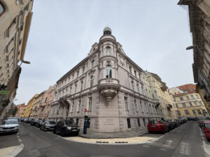 Pripravujeme do ponuky  4 - izbový byt Bratislava - Staré mesto